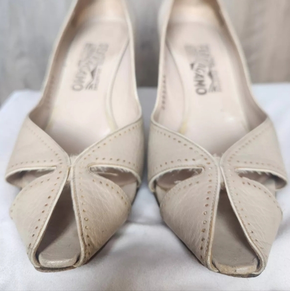 Salvatore Ferragamo Vintage Peep Toe  Made in Italy Nude Heel Size 7 B Women's - Picture 5 of 13